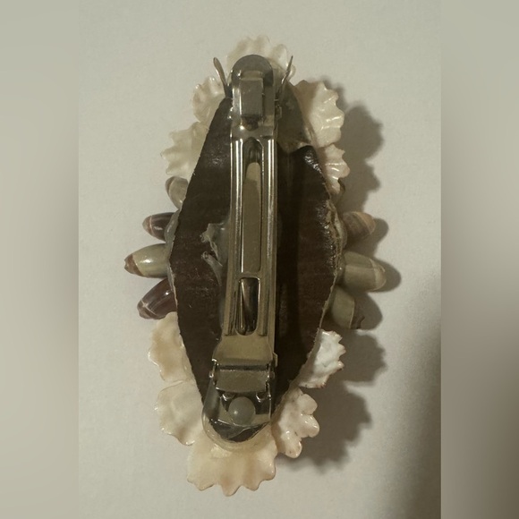 Seashell Barrette. Appears to be Handmade. Approx 4”x 2” - Picture 2 of 5